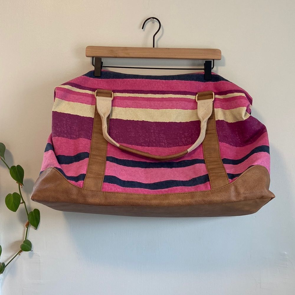 Merona Pink & Purple Striped Large Duffle Overnight Weekender Zipper Bag